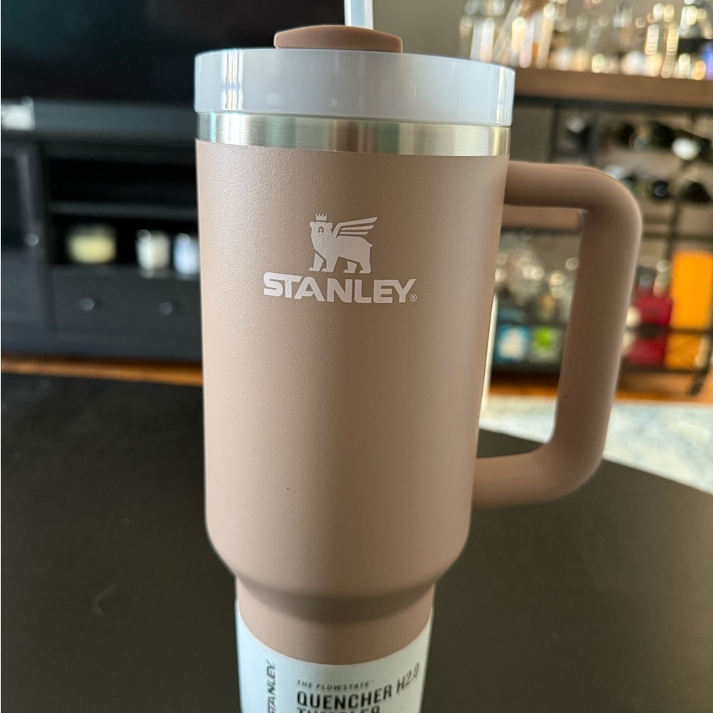 Stanley Quencher H2.0 Tumbler - Almond Rose